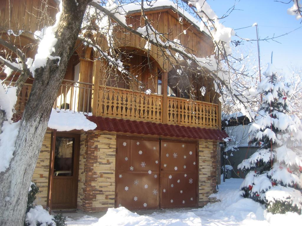 Maghay B&B Hotel In فانادزور المظهر الخارجي الصورة